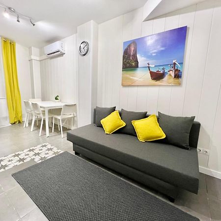 Cozy Suite Apartment, Wifi! Santa Coloma de Gramanet المظهر الخارجي الصورة