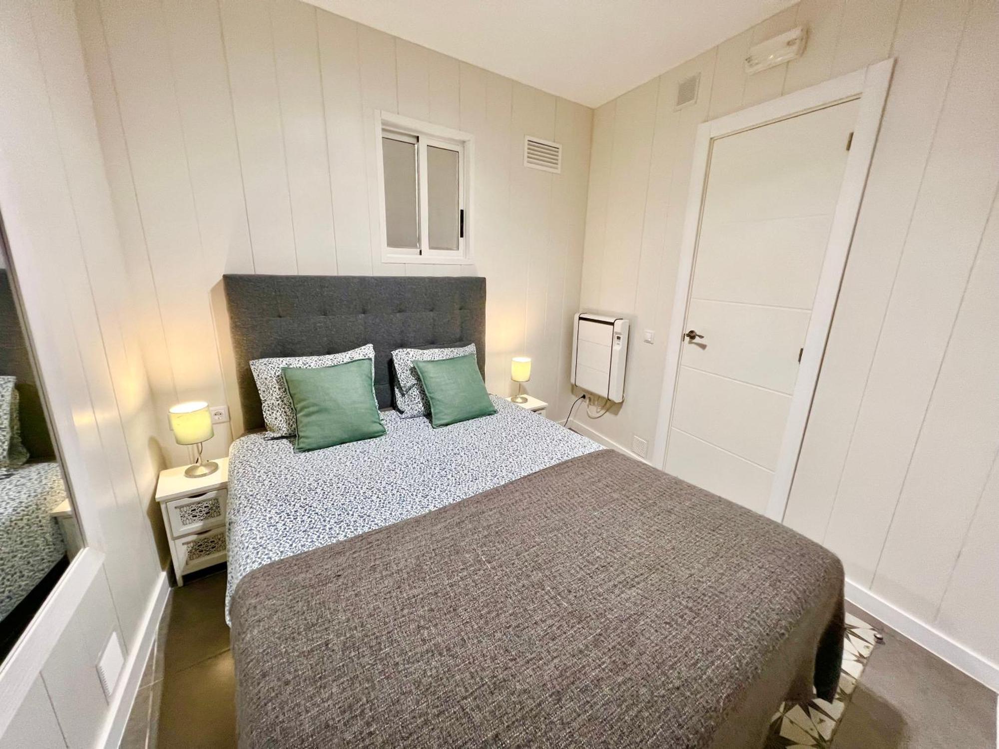 Cozy Suite Apartment, Wifi! Santa Coloma de Gramanet المظهر الخارجي الصورة