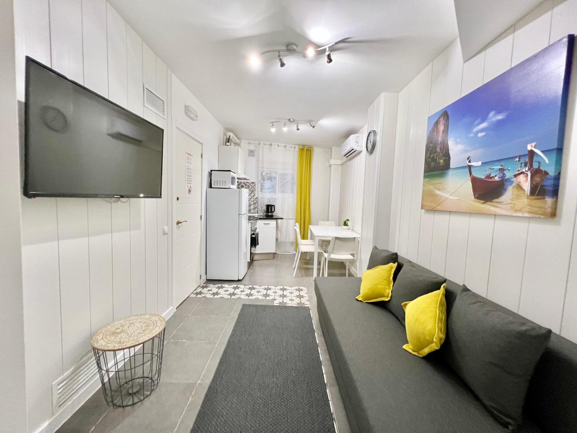 Cozy Suite Apartment, Wifi! Santa Coloma de Gramanet المظهر الخارجي الصورة