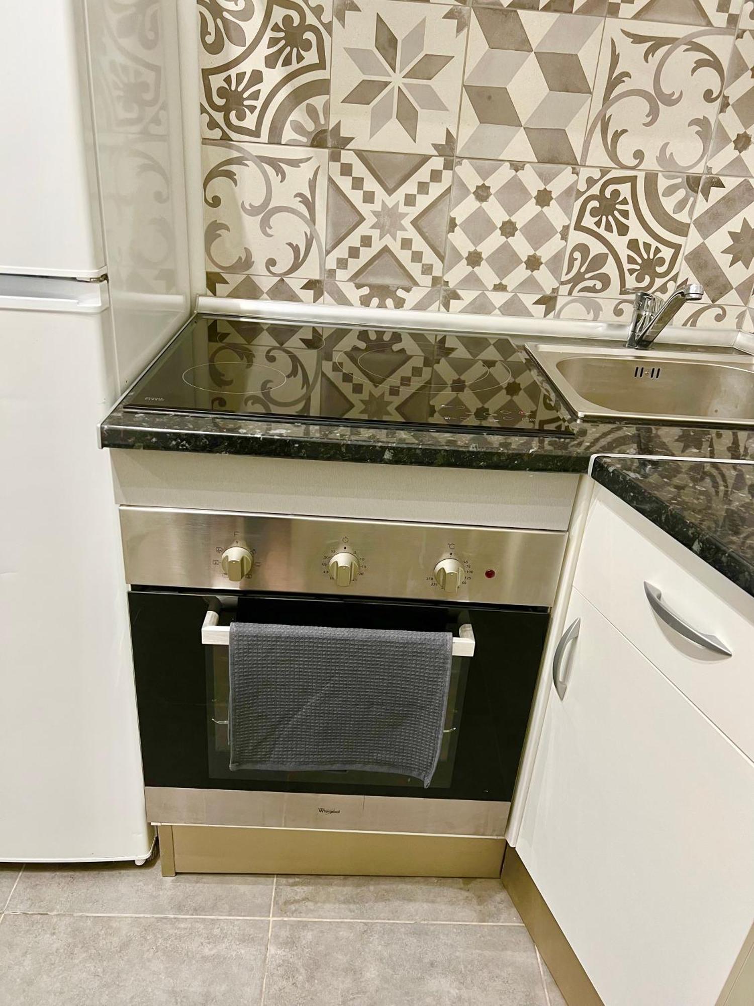 Cozy Suite Apartment, Wifi! Santa Coloma de Gramanet المظهر الخارجي الصورة