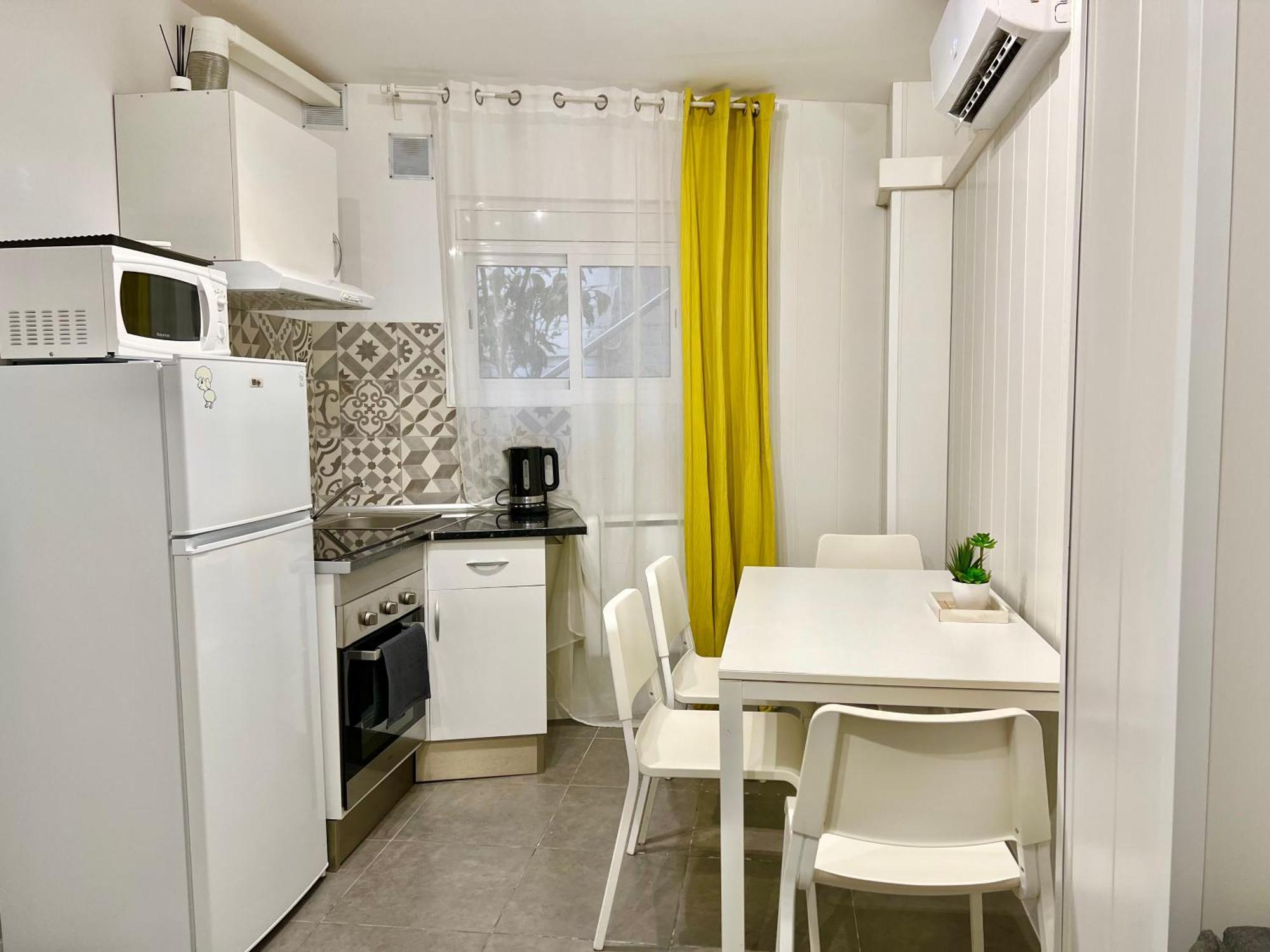 Cozy Suite Apartment, Wifi! Santa Coloma de Gramanet المظهر الخارجي الصورة