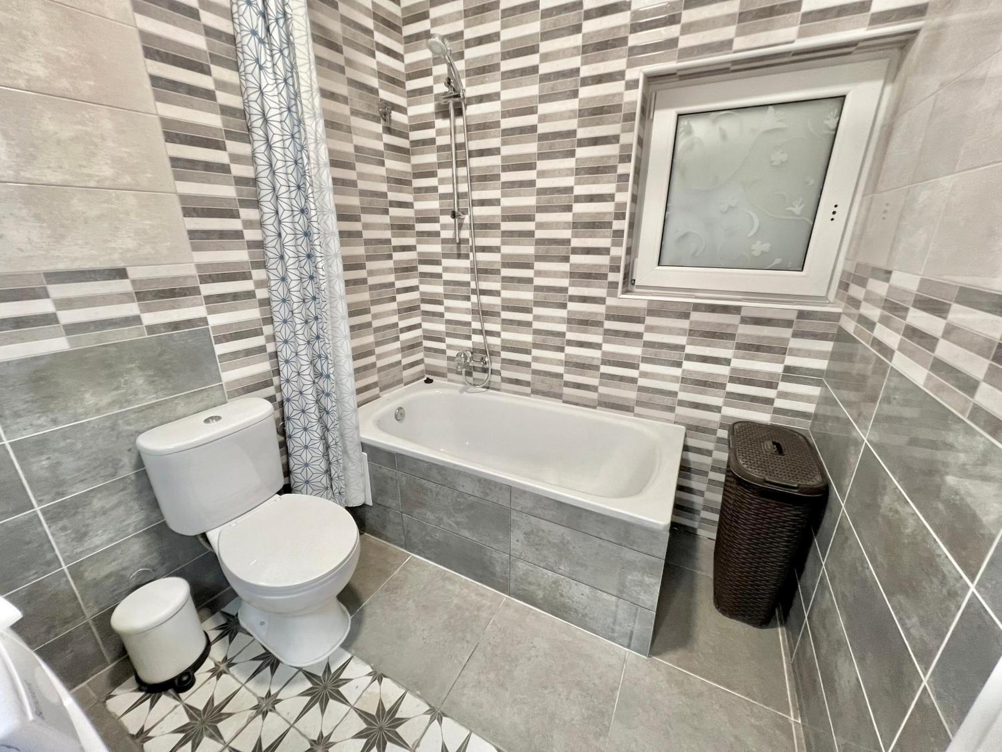 Cozy Suite Apartment, Wifi! Santa Coloma de Gramanet المظهر الخارجي الصورة