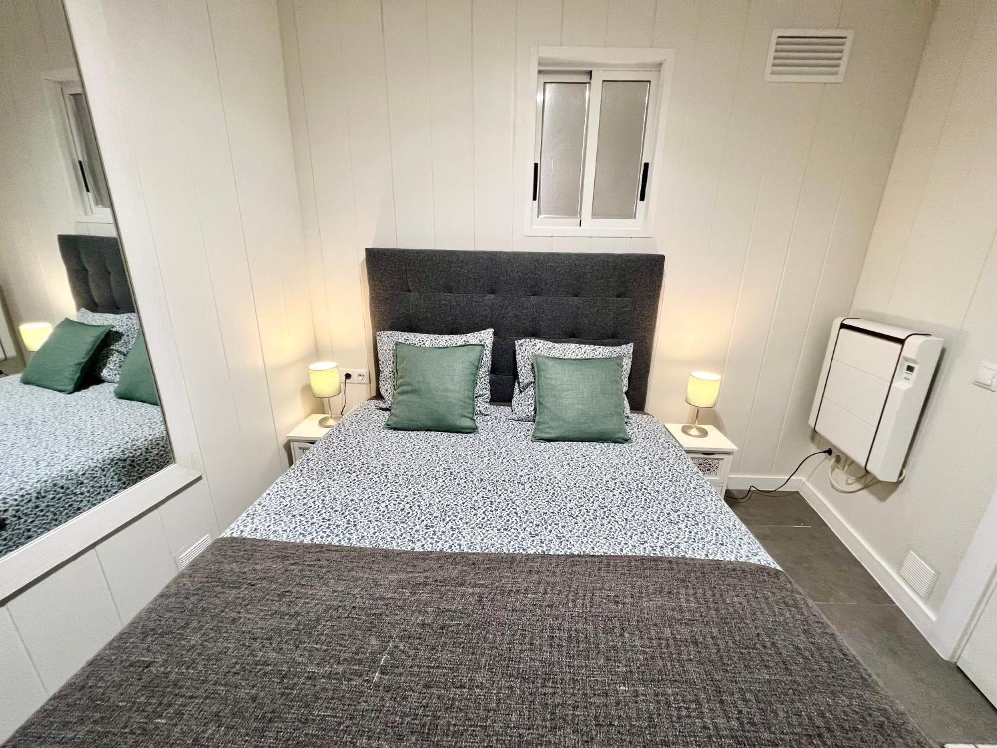 Cozy Suite Apartment, Wifi! Santa Coloma de Gramanet المظهر الخارجي الصورة
