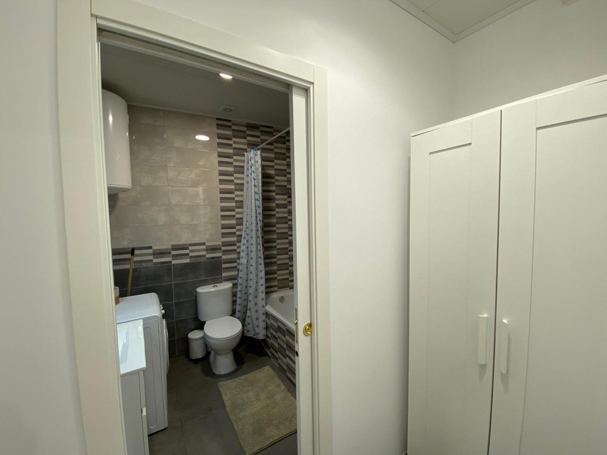 Cozy Suite Apartment, Wifi! Santa Coloma de Gramanet المظهر الخارجي الصورة