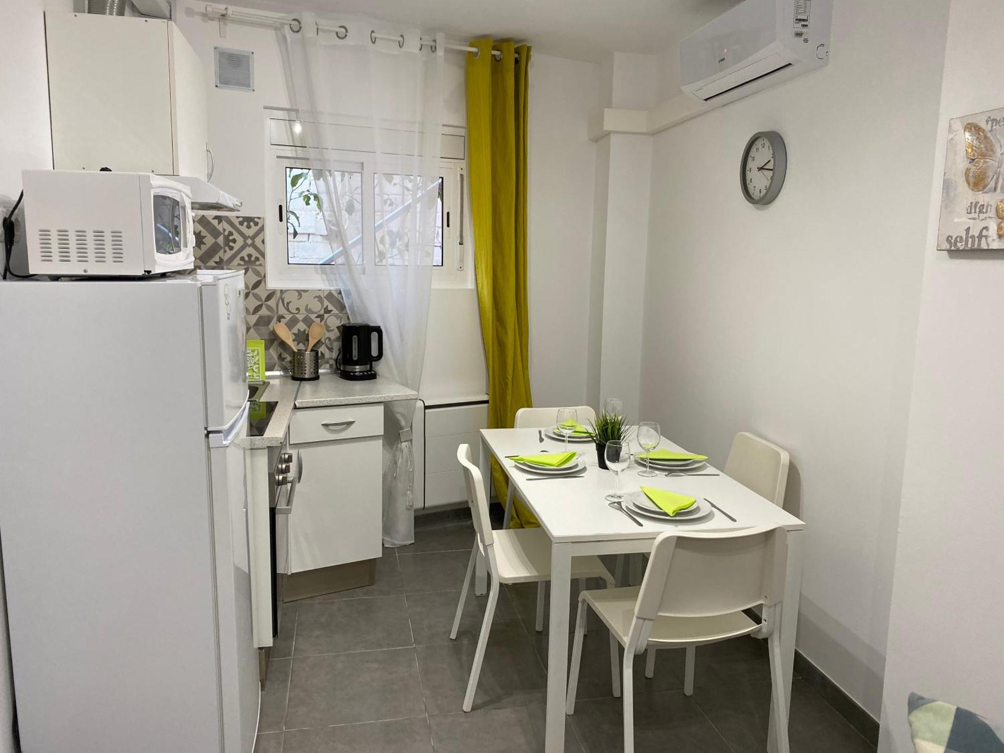 Cozy Suite Apartment, Wifi! Santa Coloma de Gramanet المظهر الخارجي الصورة